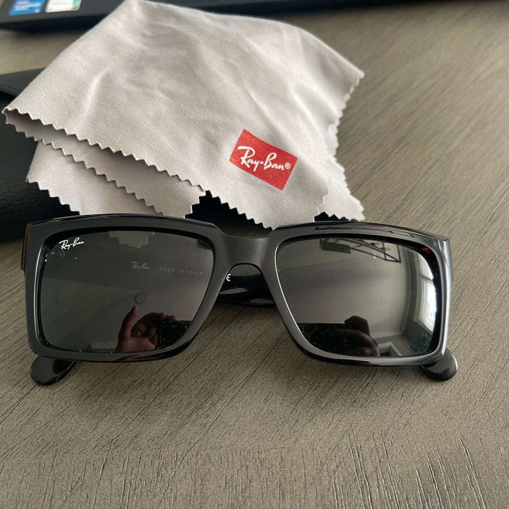 Ray-Ban Black Sunglasses
